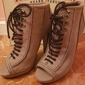 NEW True Religion-Womens Peeptoe Ankle Boot Taupe